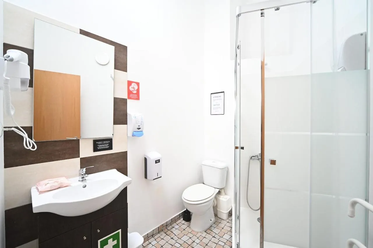 Guest house Famous Crows Lisbon Suites