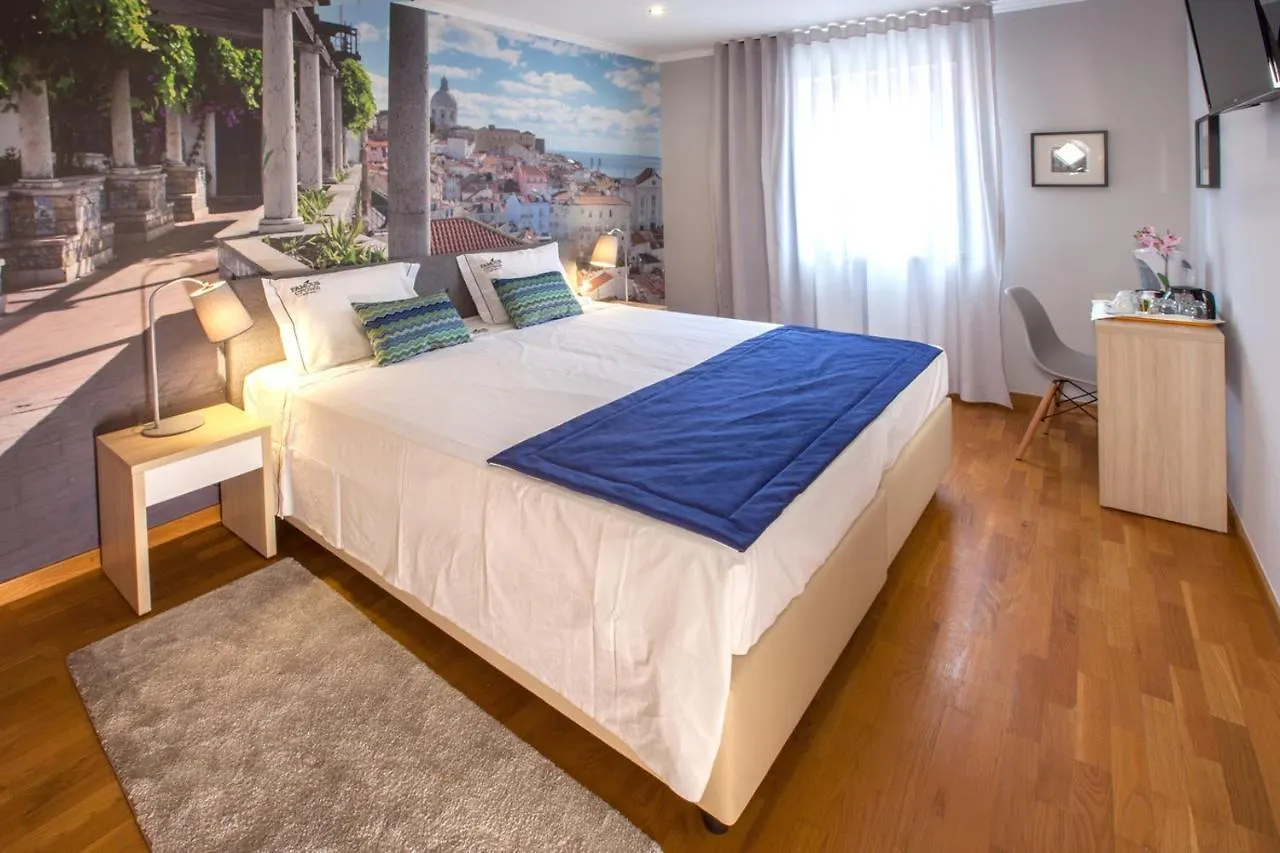 Famous Crows Lisbon Suites