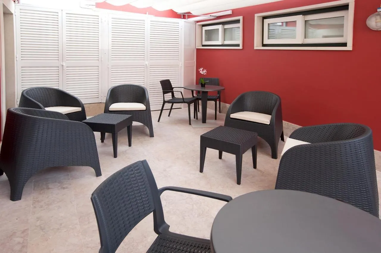 Guest house Famous Crows Lisbon Suites