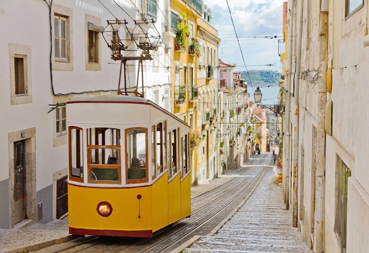 Famous Crows Lisbon Suites Guest house