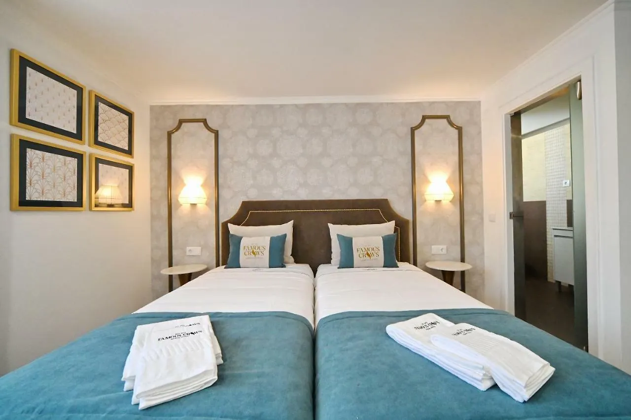 Guest house Famous Crows Lisbon Suites