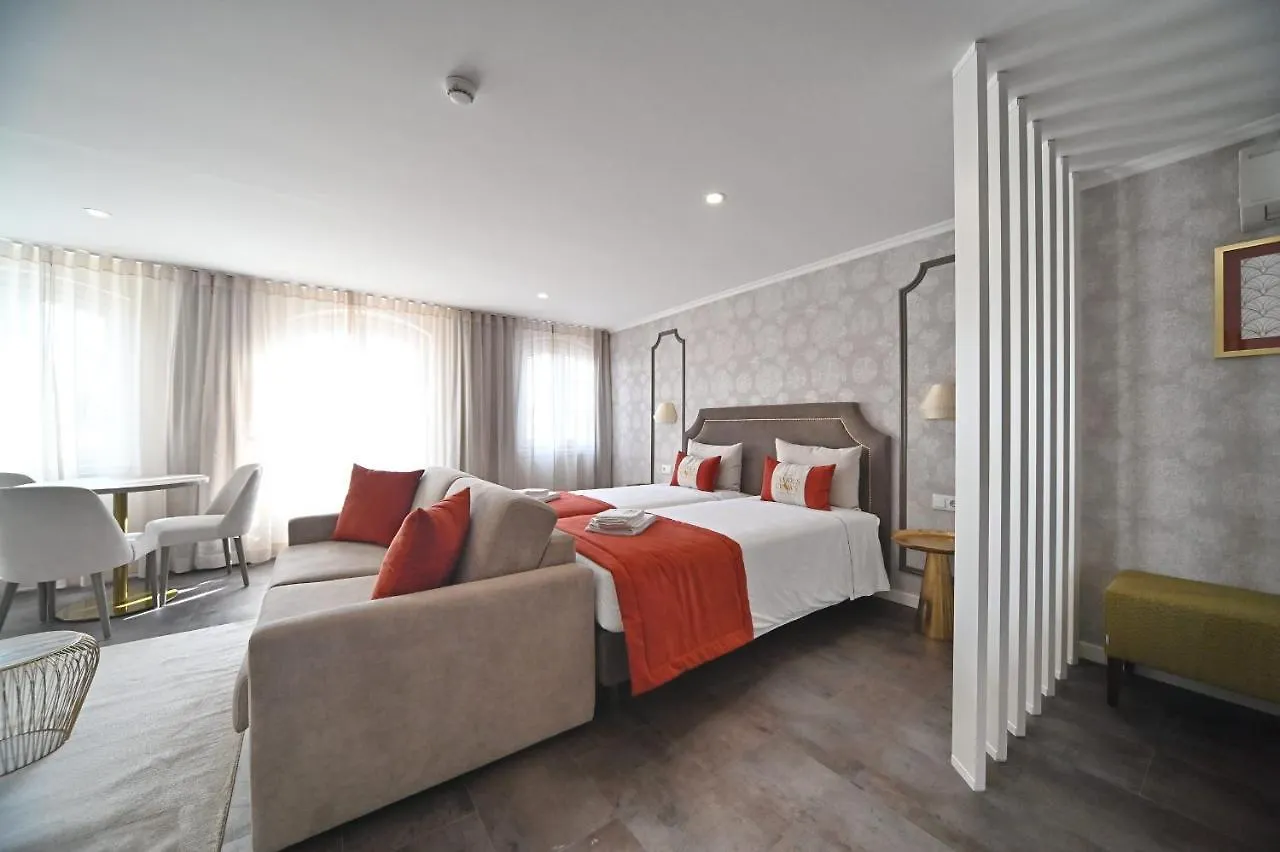 Guest house Famous Crows Lisbon Suites